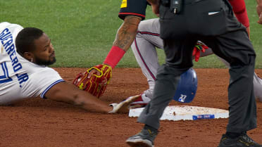 Sean Murphy nabs Vladimir Guerrero Jr. at second base