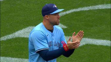 Jonatan Clase's catch secures Blue Jays' win