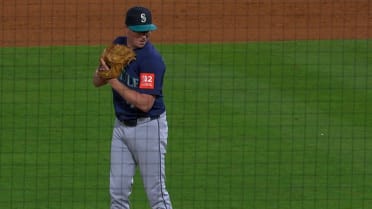 Trent Thornton escapes bases-loaded jam 