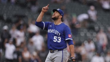 Carlos Estévez secures the Royals' 7-5 win